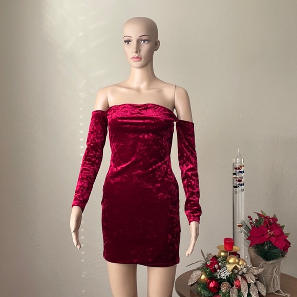 forever 21 red velvet dress Skater Dress Forever 21 Crushed Velvet Dress Forever 21 Burgundy Velvet Dress Women's Size Medium Skater
